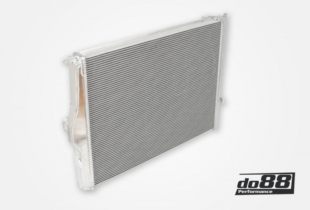 BMW M3 E90 E92 Radiator/Vannkjøler Aluminium BMW M3 E90 E92 Radiator/Vannkjøler Aluminium